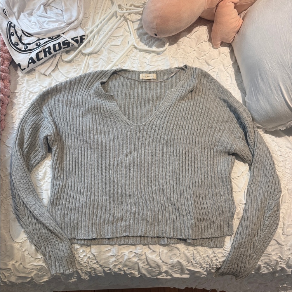 La Hearts Light Gray V-Neck Sweater Size S